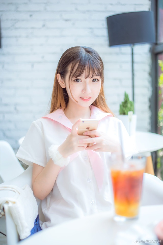 “放肆！”刘璋终于无法忍受胸中的怒意，拍案而起，戟指孟达道。